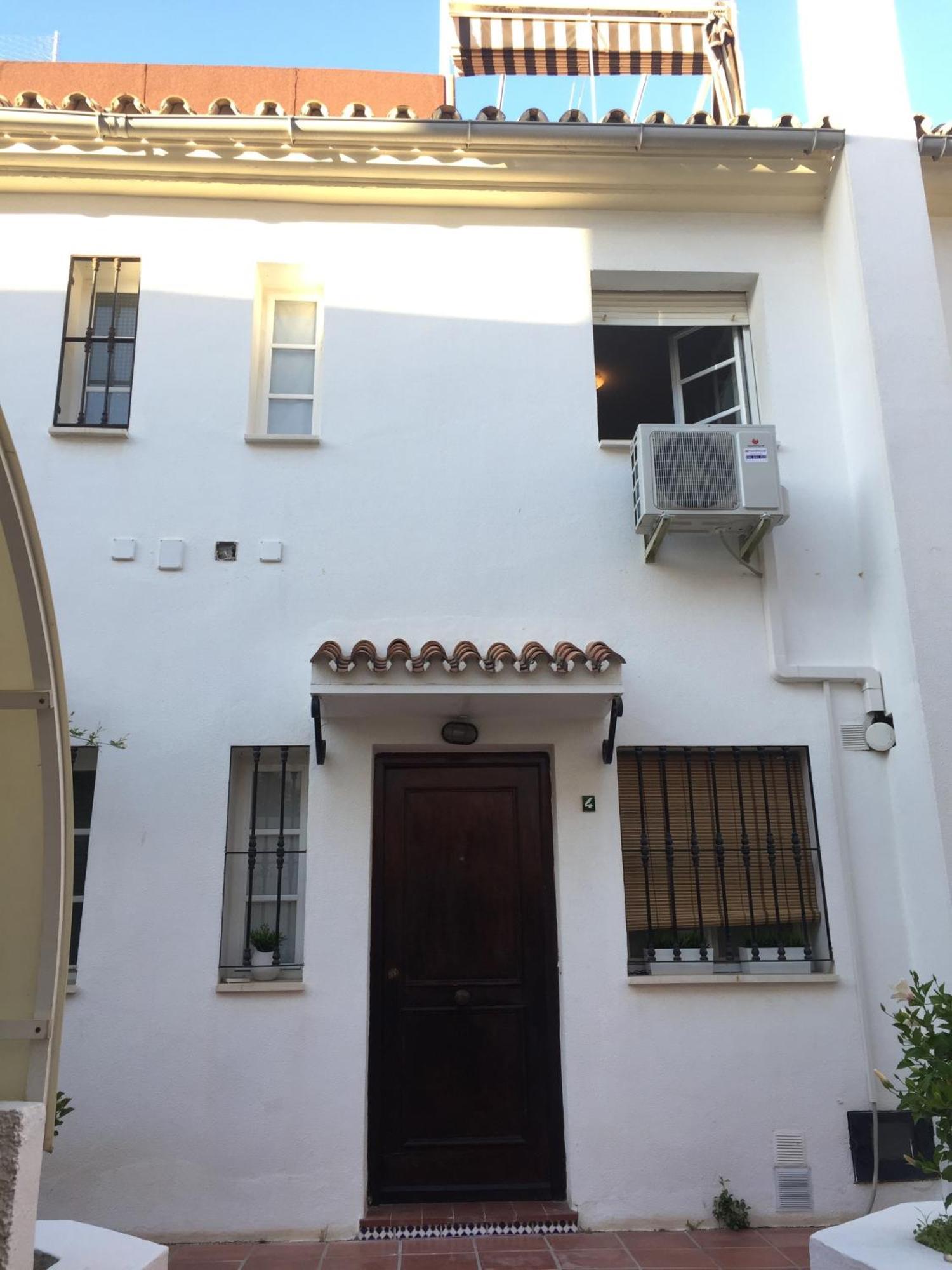 El Cortijuelo. Magnificent Triplex Terraced House With Rooftop Of 18M2, Overlooking The Sea. Parking Torremolinos Kültér fotó