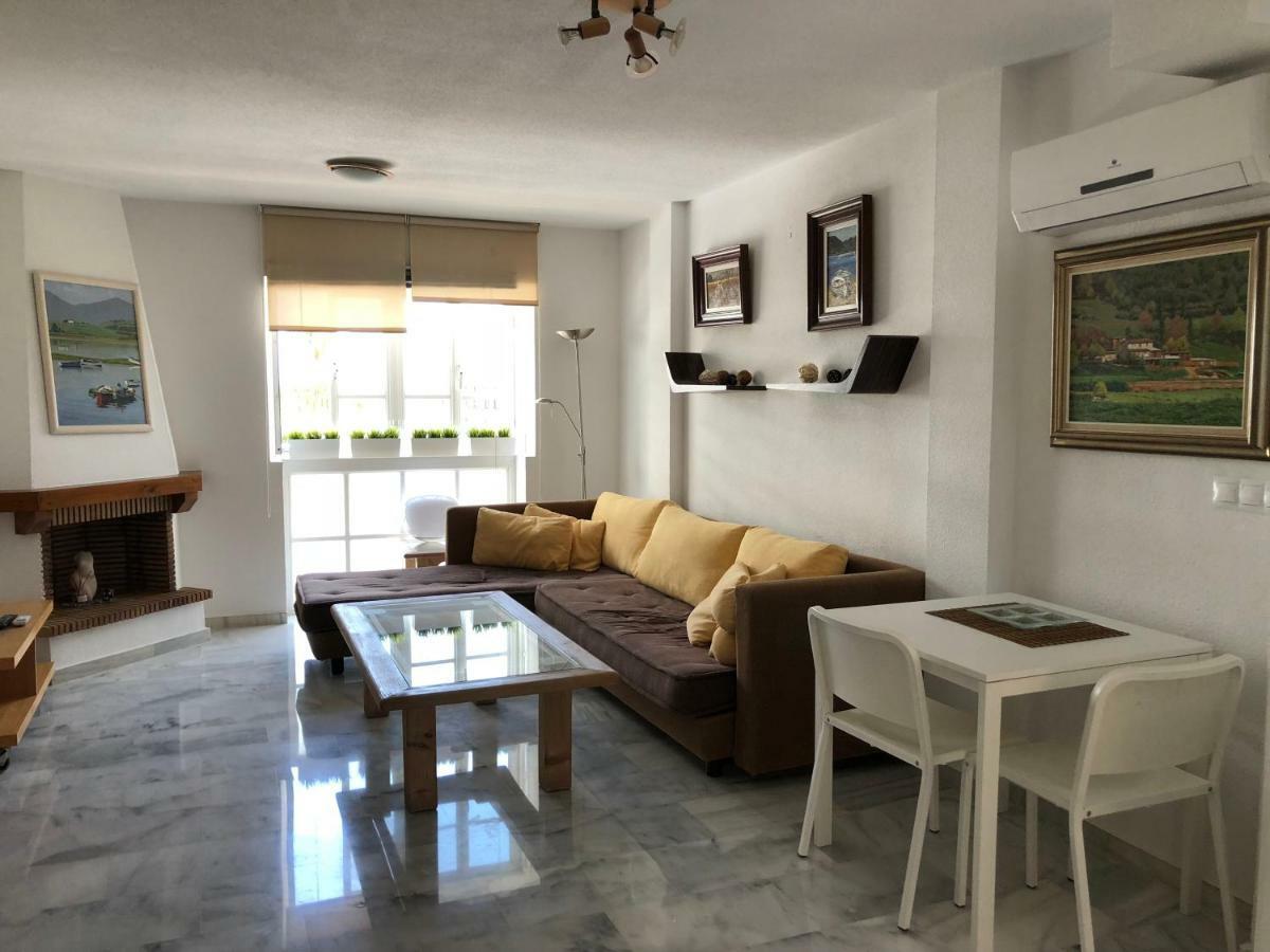 El Cortijuelo. Magnificent Triplex Terraced House With Rooftop Of 18M2, Overlooking The Sea. Parking Torremolinos Kültér fotó
